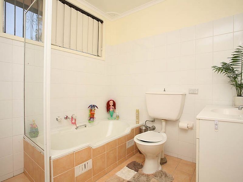 2/48 Flora St, Roselands NSW 2196