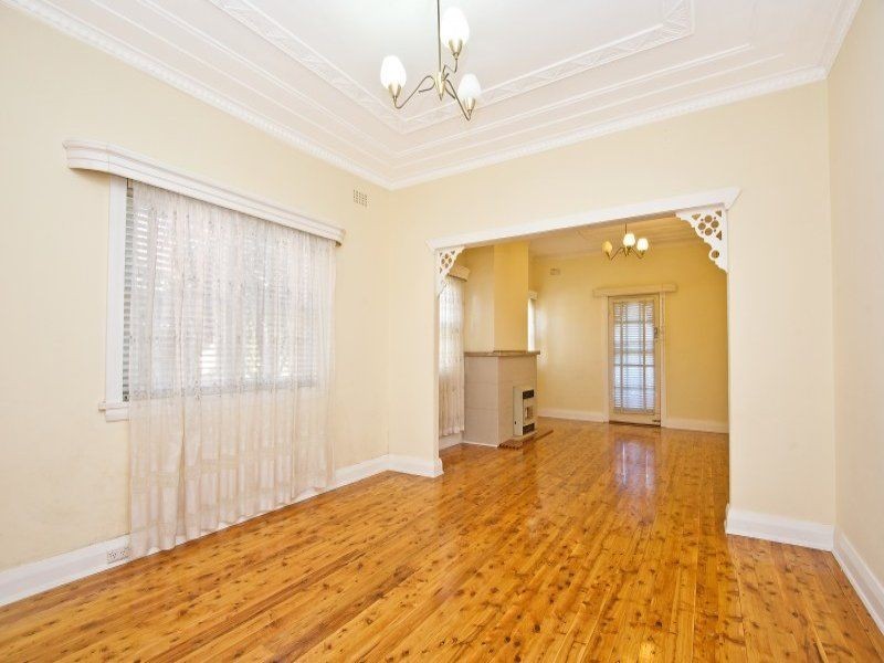 12 Bobadah St, Kingsgrove NSW 2208