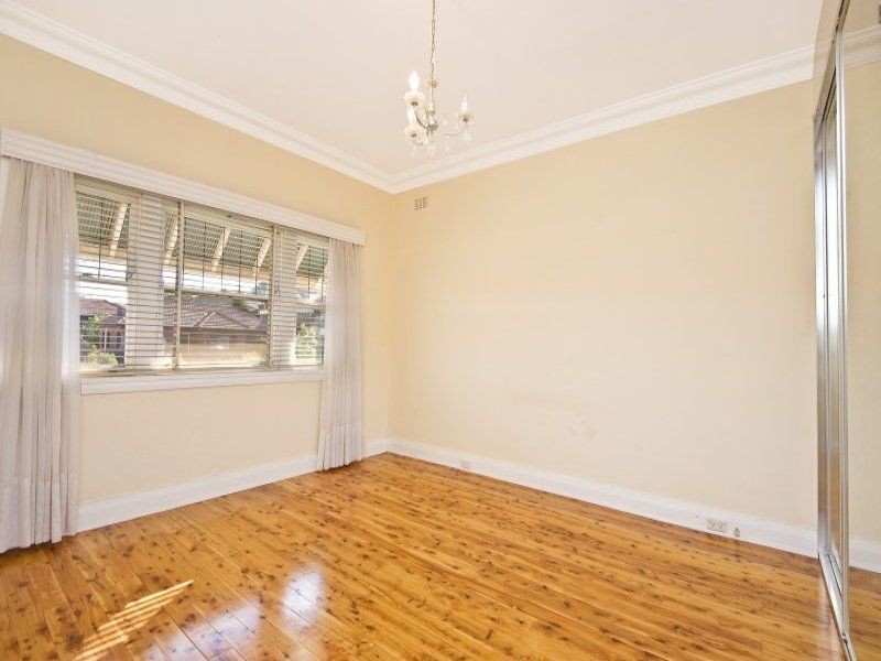 12 Bobadah St, Kingsgrove NSW 2208