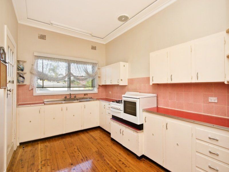 12 Bobadah St, Kingsgrove NSW 2208