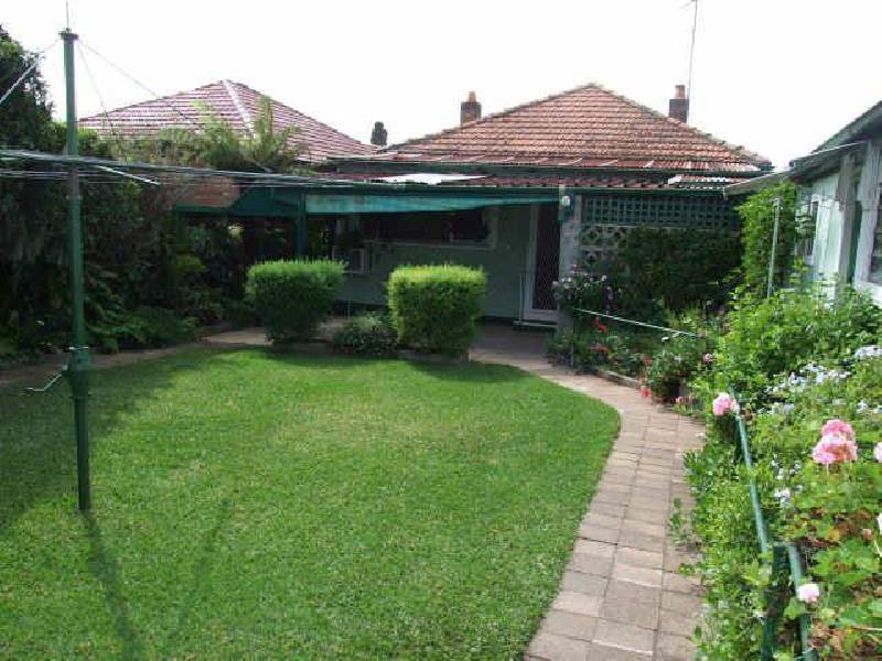 3 Narani Crescent, Earlwood NSW 2206