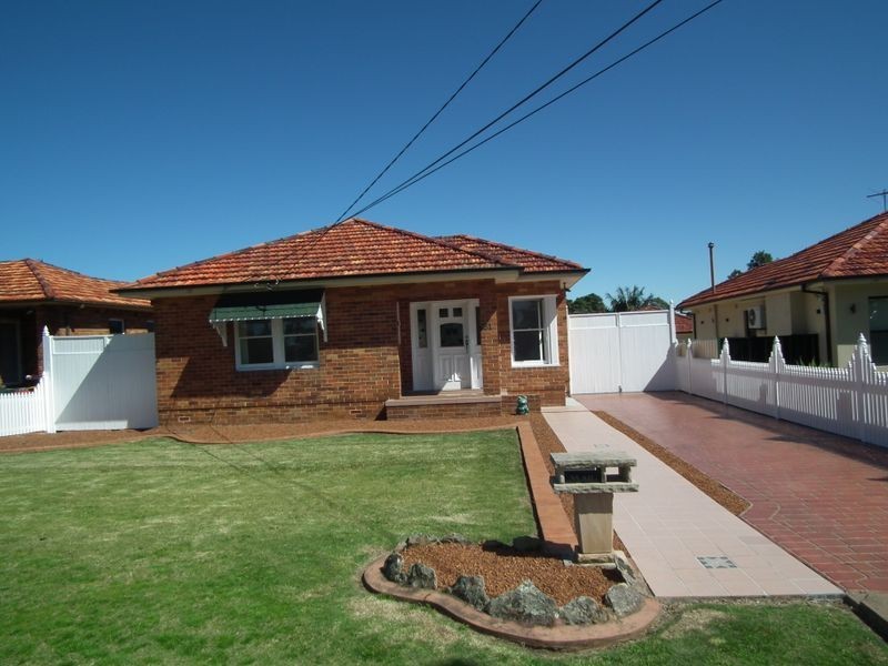 31 Junee crescent, Kingsgrove NSW 2208