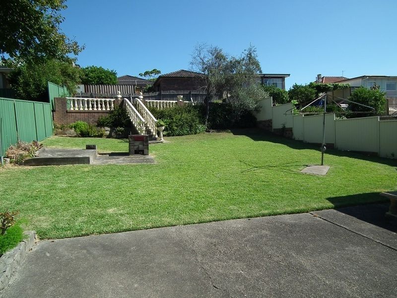 19 Gueudecourt Ave,, Earlwood NSW 2206