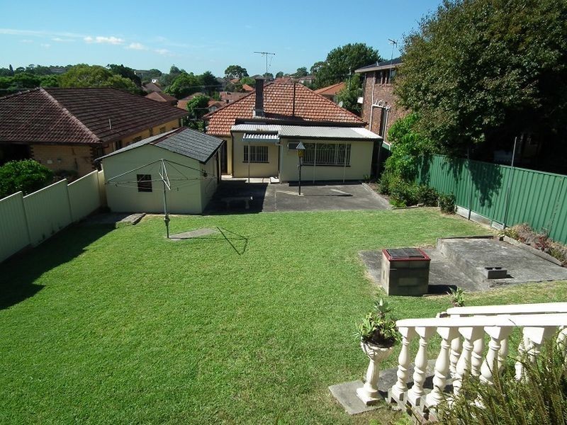 19 Gueudecourt Ave,, Earlwood NSW 2206