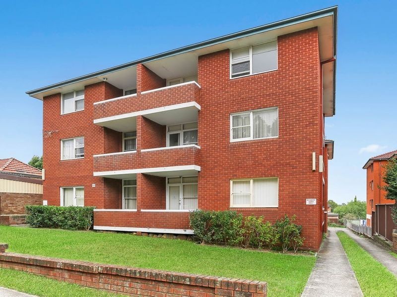 15 St Albans Rd, Kingsgrove NSW 2208