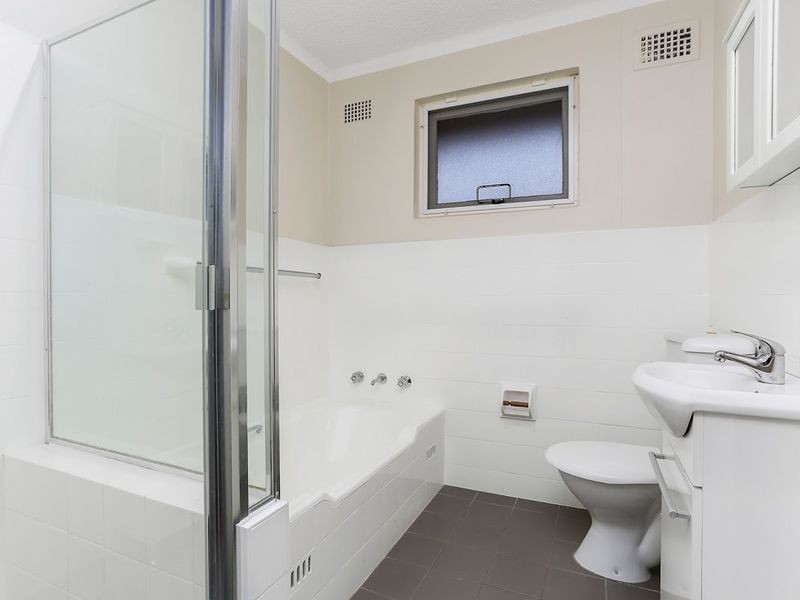 15 St Albans Rd, Kingsgrove NSW 2208