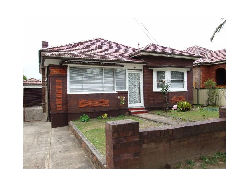 4 Lawn Ave, Clemton Park NSW 2206