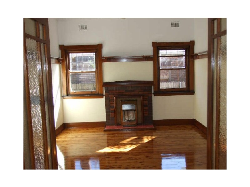 4 Lawn Ave, Clemton Park NSW 2206