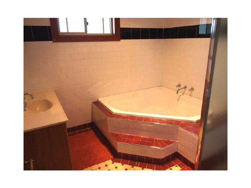 27 Pentland Ave, Roselands NSW 2196