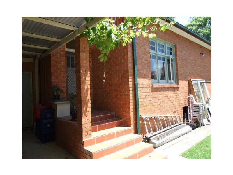 27 Pentland Ave, Roselands NSW 2196