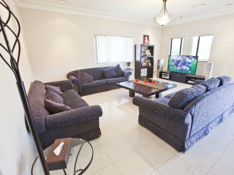 36 Kitchener Ave, Earlwood NSW 2206