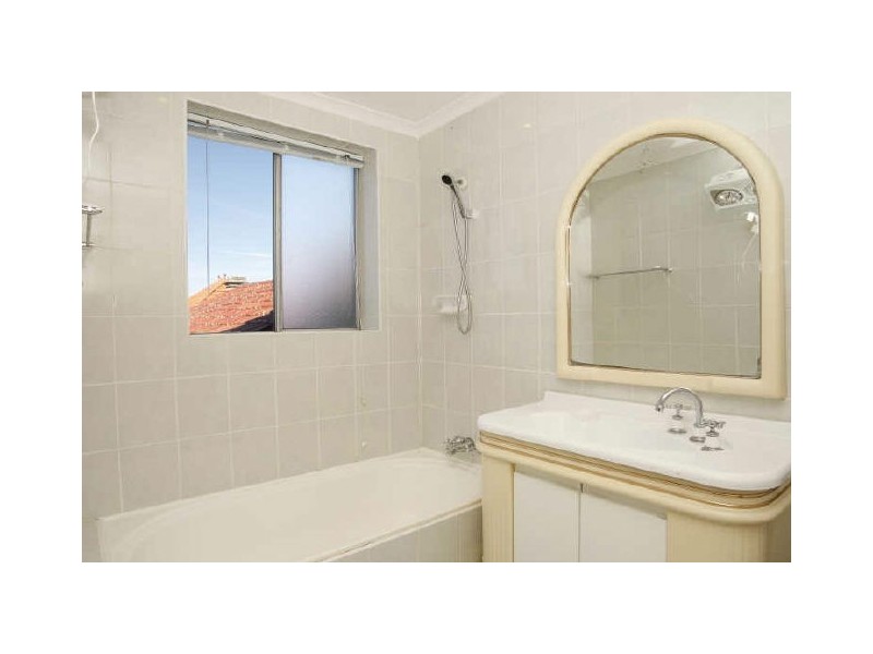 8/4 Howard Street, Canterbury NSW 2193