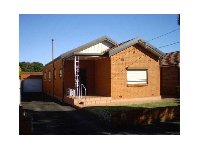 5 Clisdell Ave, Canterbury NSW 2193