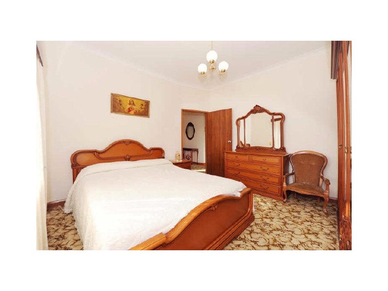 5 Clisdell Ave, Canterbury NSW 2193