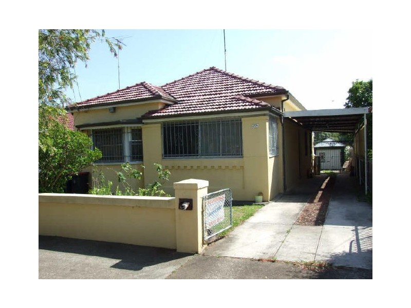 17 Gornall Ave, Earlwood NSW 2206