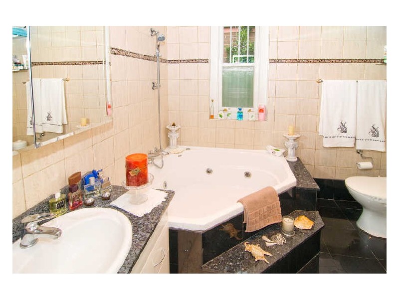 16 Floss Street, Hurlstone Park NSW 2193