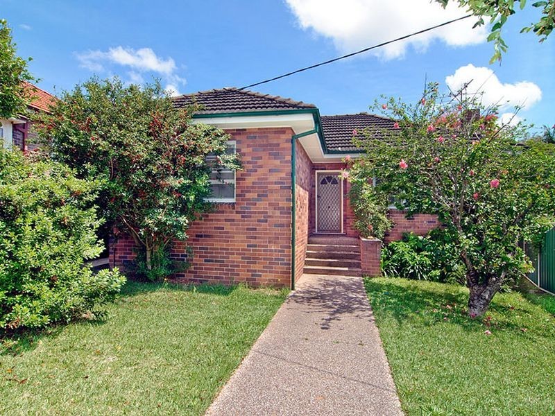 8 Vimy Street, Earlwood NSW 2206