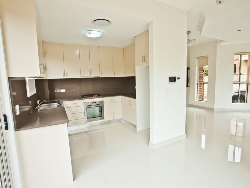 1/8 Rome St, Canterbury NSW 2193