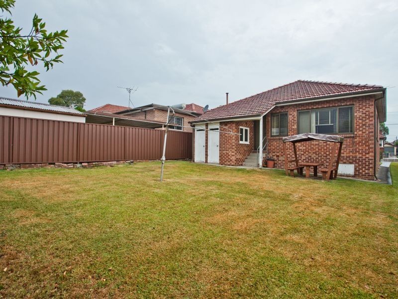 7 Eulabah Ave, Earlwood NSW 2206
