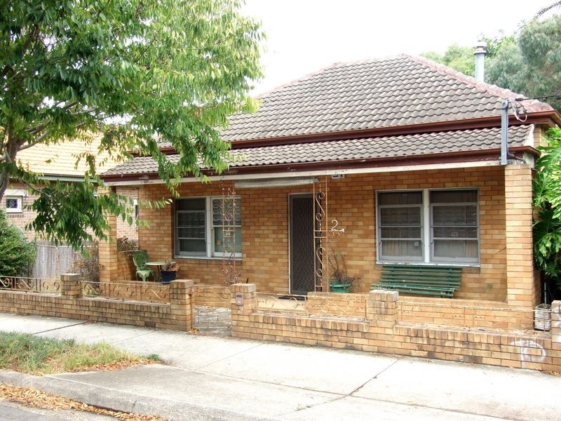 2a Hampden St, Hurlstone Park NSW 2193