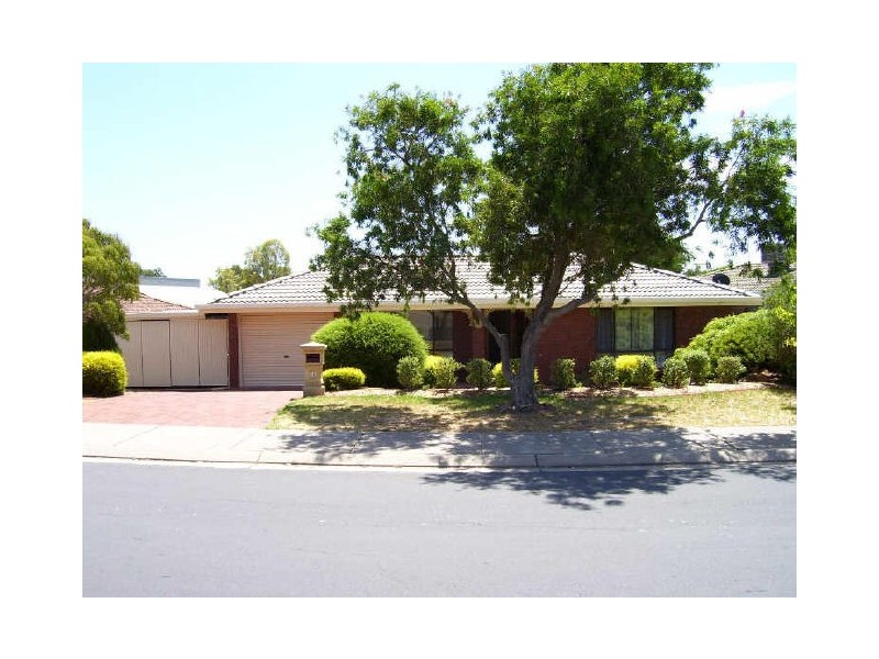 16 Rothschild Street, Woodcroft SA 5162