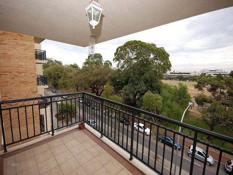 15/123 Wellington Street, East Perth WA 6004