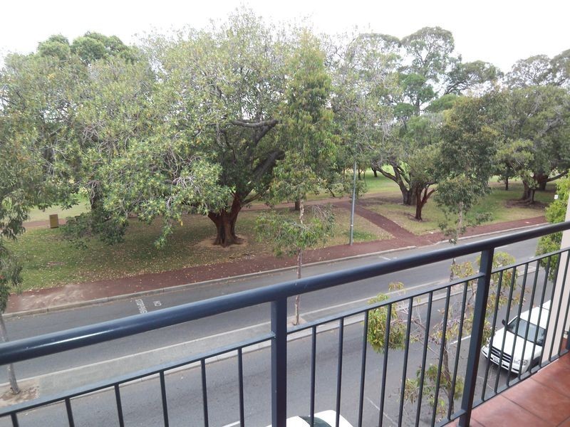 18/125 Wellington Street, East Perth WA 6004