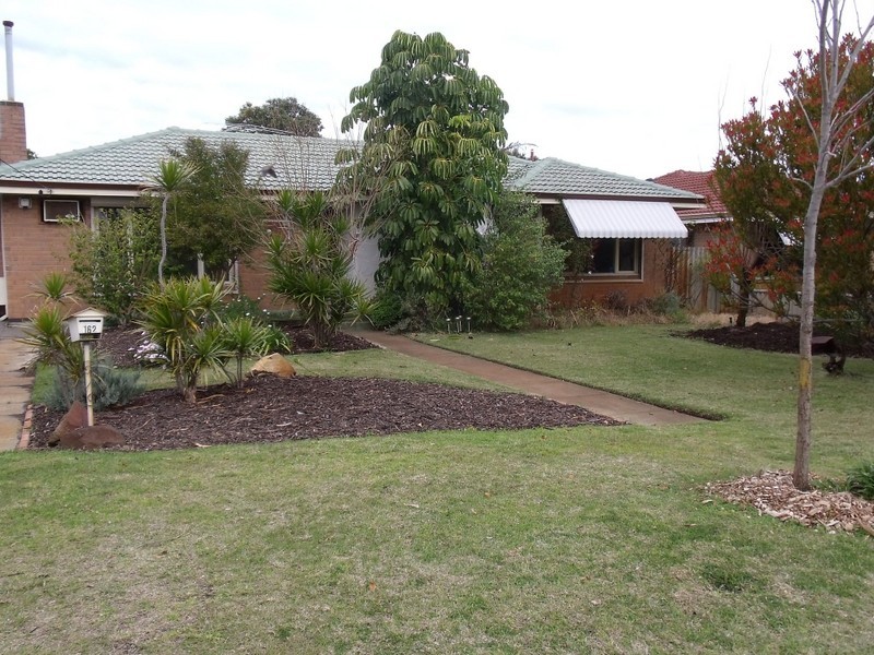 162 Arlunya Avenue, Cloverdale WA 6105
