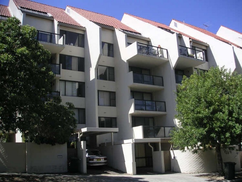 18/2 Goderich Street, East Perth WA 6004