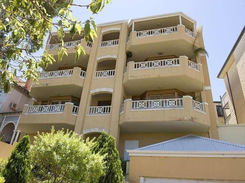 4/30 Waterloo Crescent, East Perth WA 6004