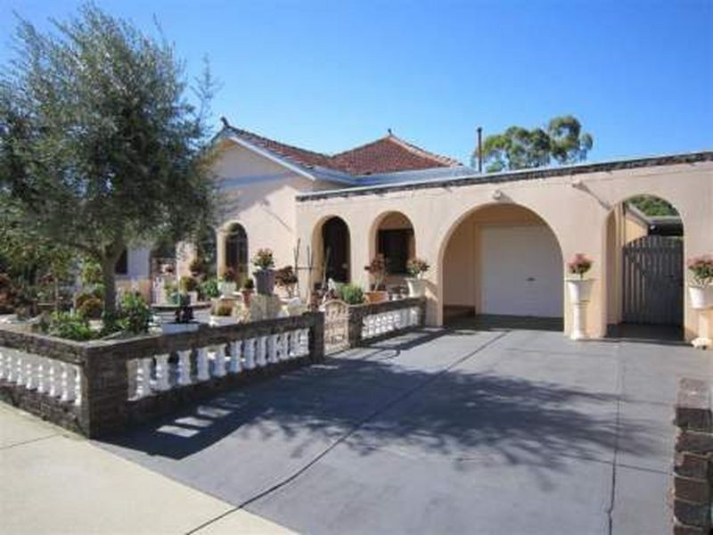 198 Sixth Avenue, Inglewood WA 6052