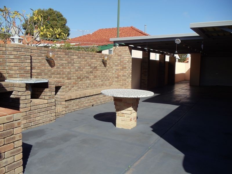 198 Sixth Avenue, Inglewood WA 6052