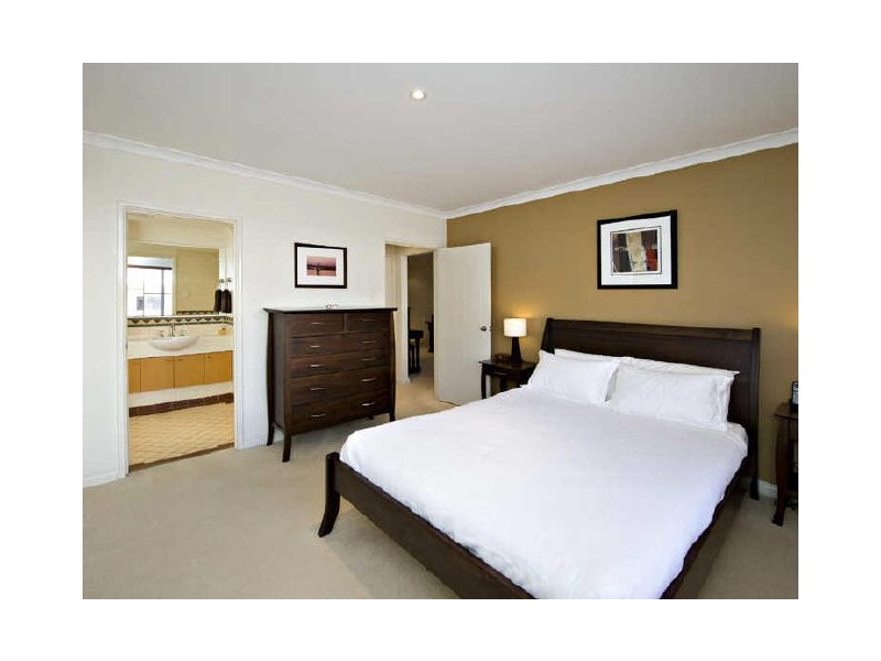 2/2 Henry Lawson Walk, East Perth WA 6004