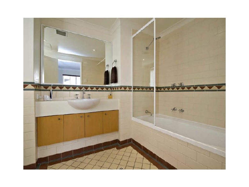 2/2 Henry Lawson Walk, East Perth WA 6004