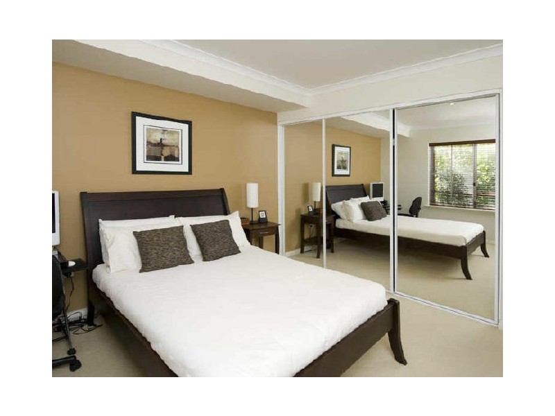 2/2 Henry Lawson Walk, East Perth WA 6004