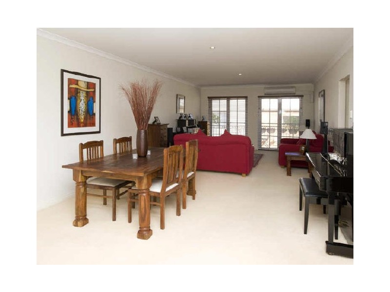 2/2 Henry Lawson Walk, East Perth WA 6004