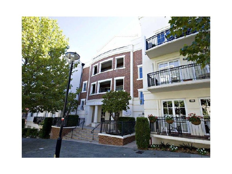 2/2 Henry Lawson Walk, East Perth WA 6004