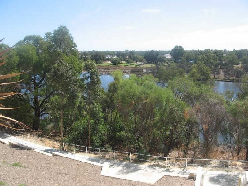 1/18 Tanunda Drive, Rivervale WA 6103