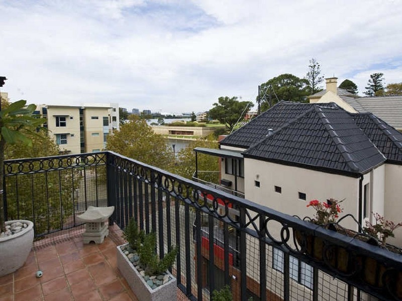 12B/2 Henry Lawson Walk, East Perth WA 6004