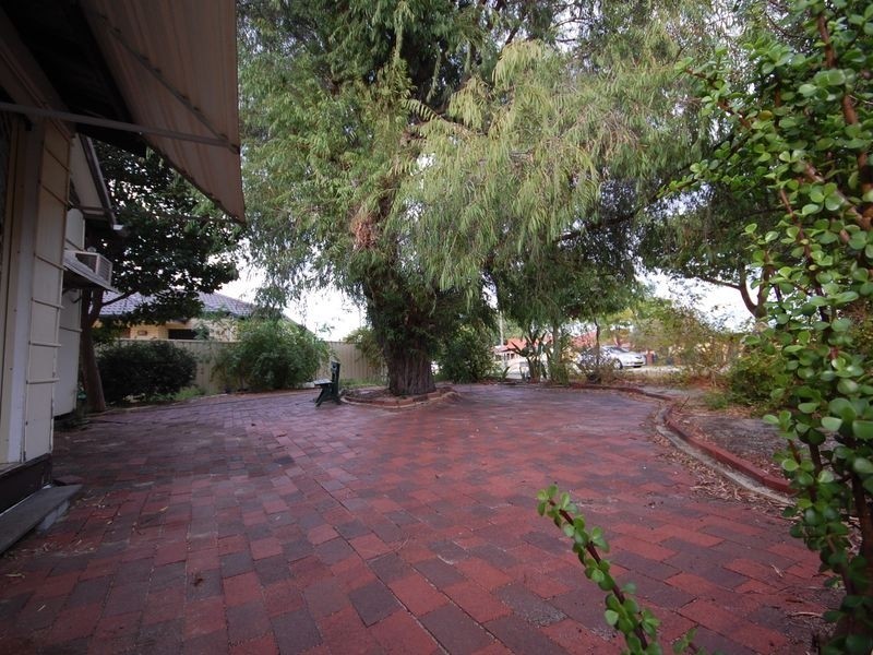 6 Humphry Street, St James WA 6102