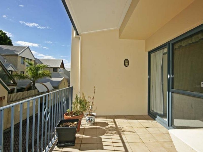 16 Constitution Street, East Perth WA 6004