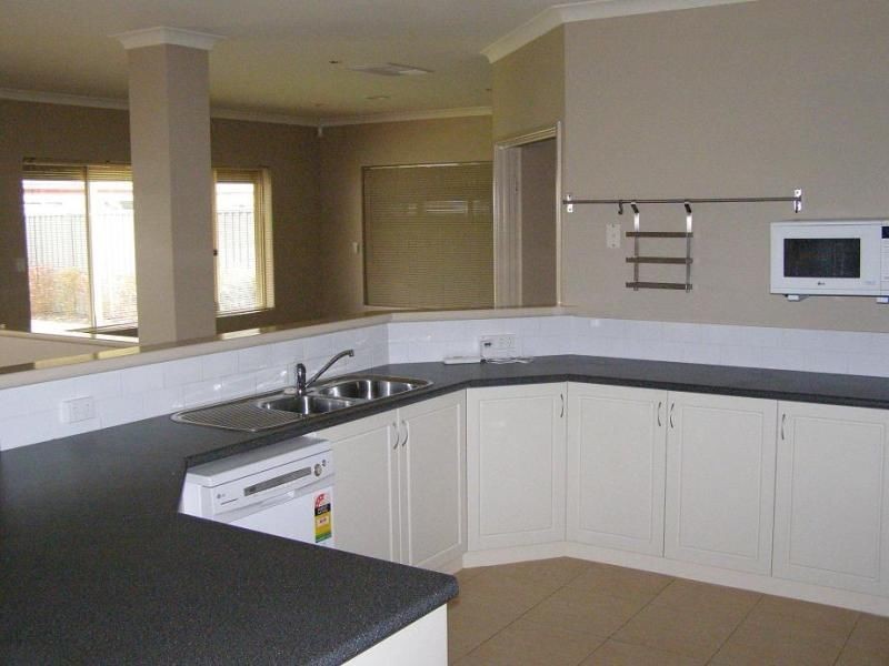 11 Travers Way, Aveley WA 6069