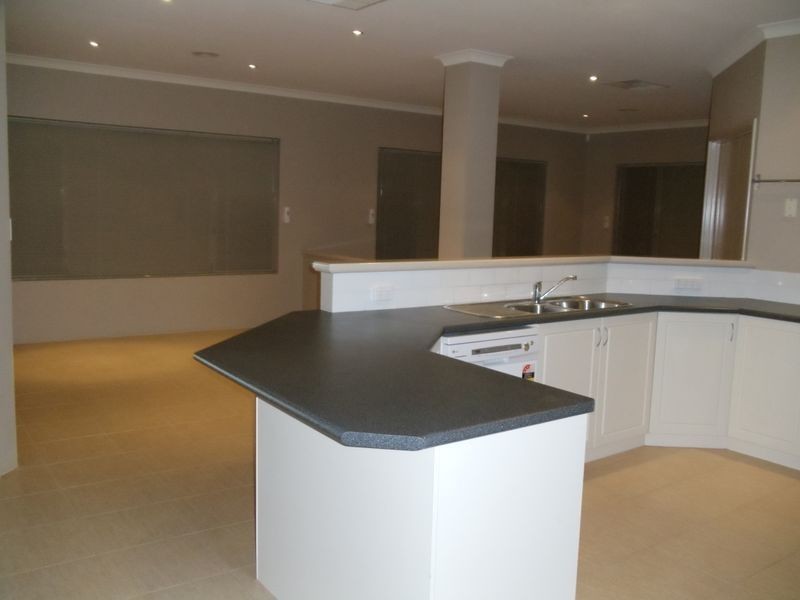 11 Travers Way, Aveley WA 6069