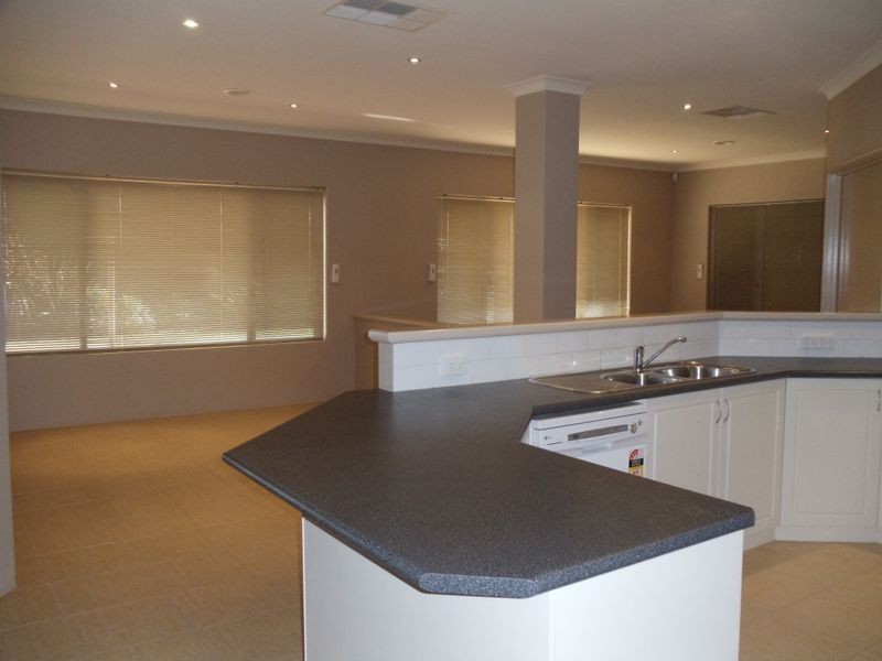 11 Travers Way, Aveley WA 6069