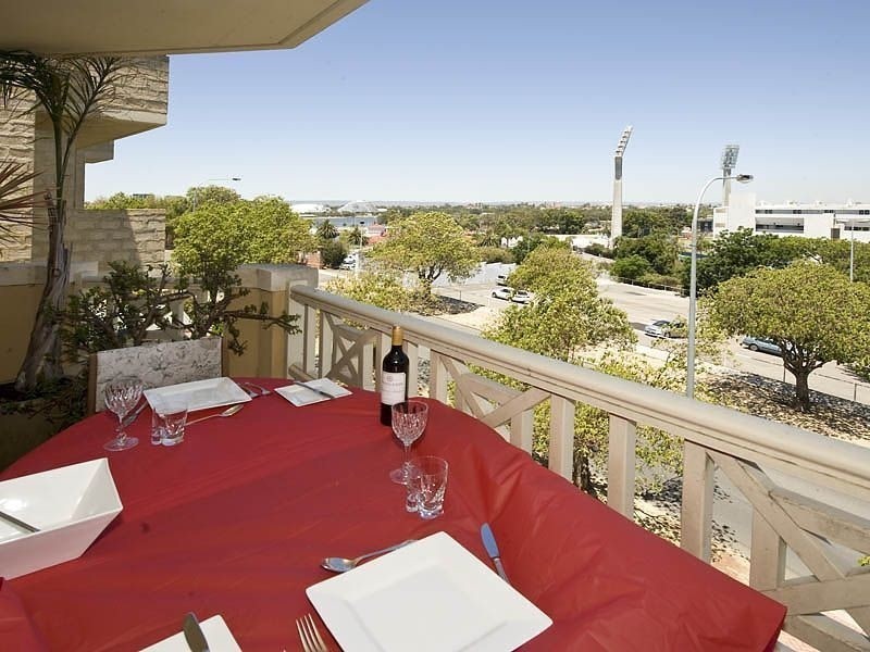 4/30 Waterloo Crescent, East Perth WA 6004