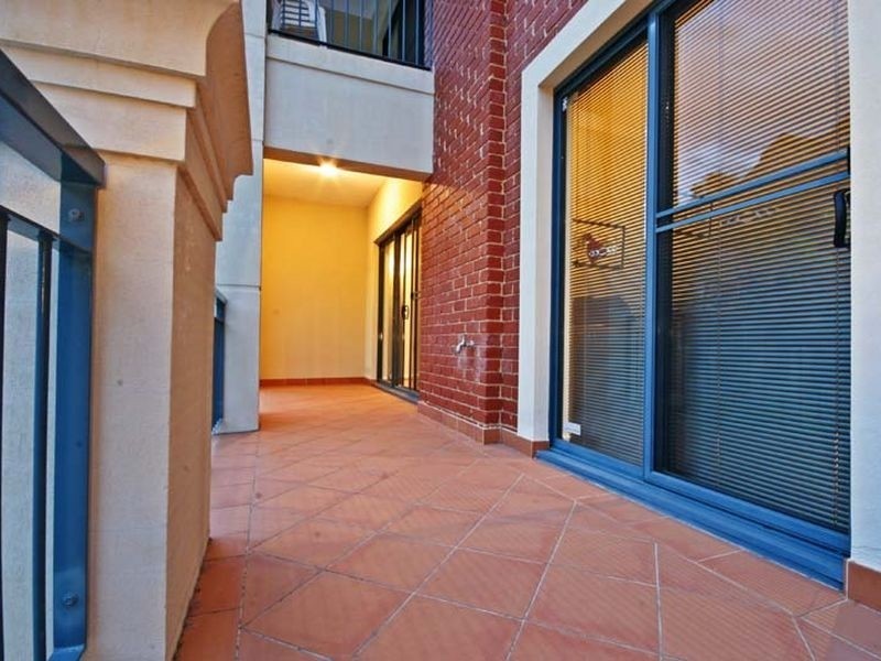 2/22 Saunders Street, East Perth WA 6004