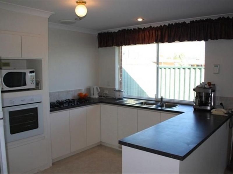 17 Oldham Pass, High Wycombe WA 6057