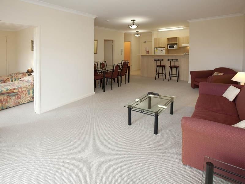 33/11 Regal Place, East Perth WA 6004