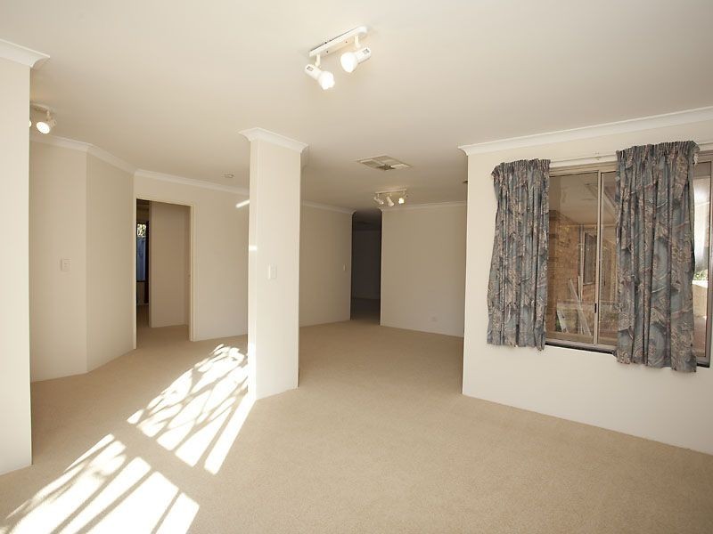 16 Borah Court, Caversham WA 6055