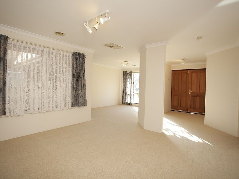16 Borah Court, Caversham WA 6055